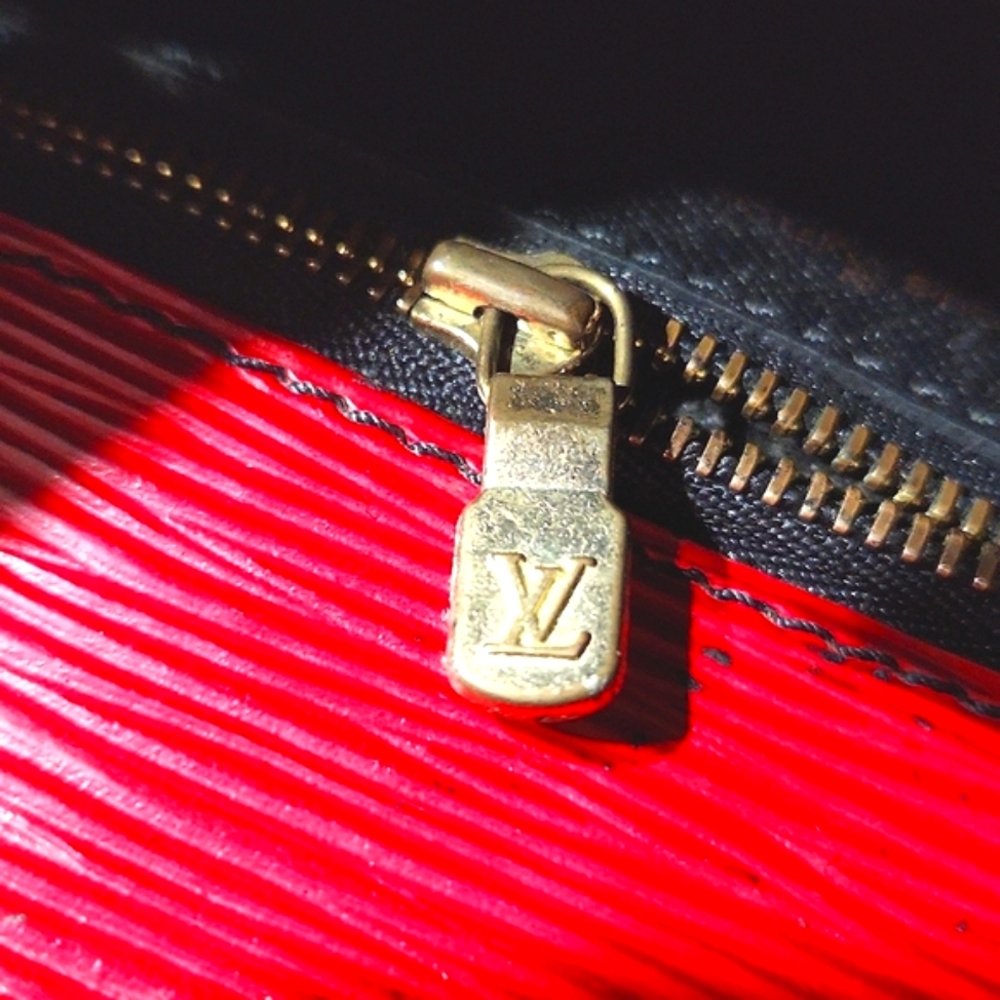 Louis Vuitton Epi Saint Cloud GM Red Crossbody Shoulder Bag Authentic - Picture 11 of 16